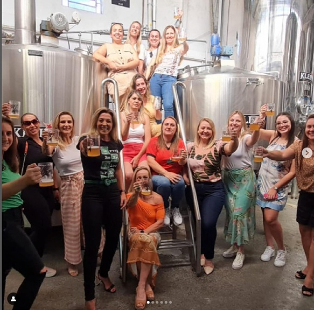 O Núcleo da Mulher de Irati realiza visita técnica na Cervejaria Klein em Campo Largo